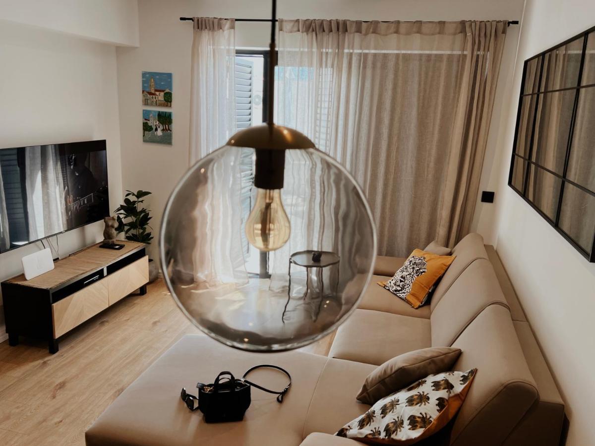 Dawn & Dusk - Modern Two Bedroom Apartment With Mountain Views Cilipi Exterior photo