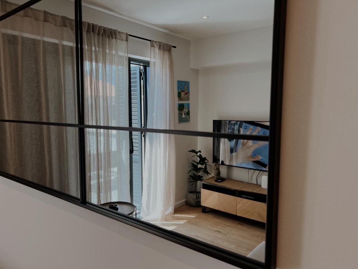 Dawn & Dusk - Modern Two Bedroom Apartment With Mountain Views Cilipi Exterior photo