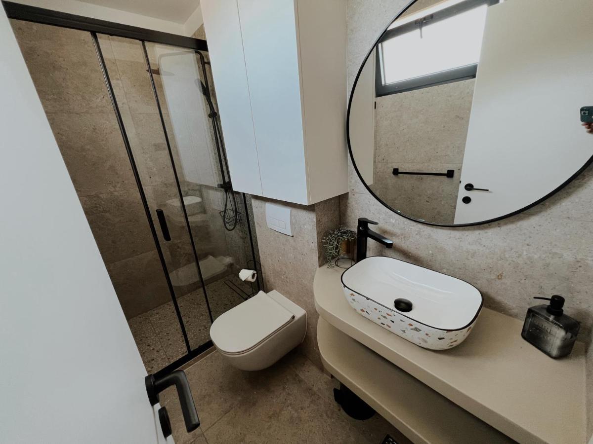 Dawn & Dusk - Modern Two Bedroom Apartment With Mountain Views Cilipi Exterior photo